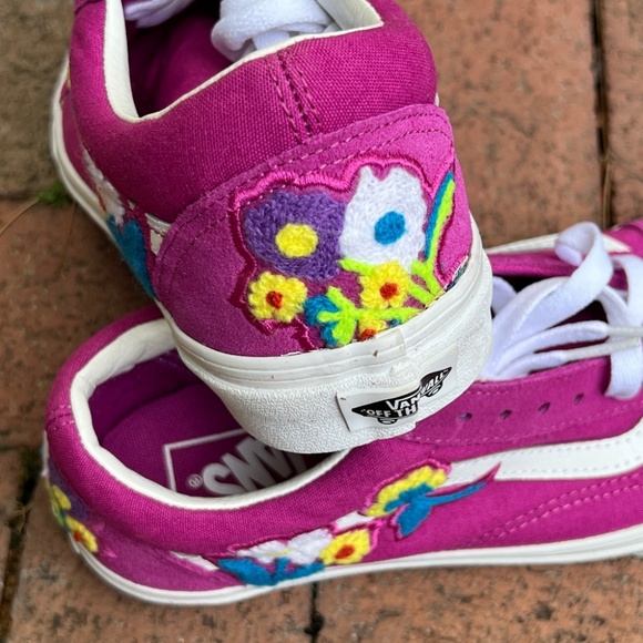NEW VANS Old Skool Embroidered Flower Sneakers in Fuchsia Pink - Picture 6 of 8